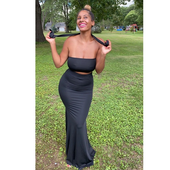 Dresses & Skirts - ‼️SALE‼️ Two piece skirt set with scarf